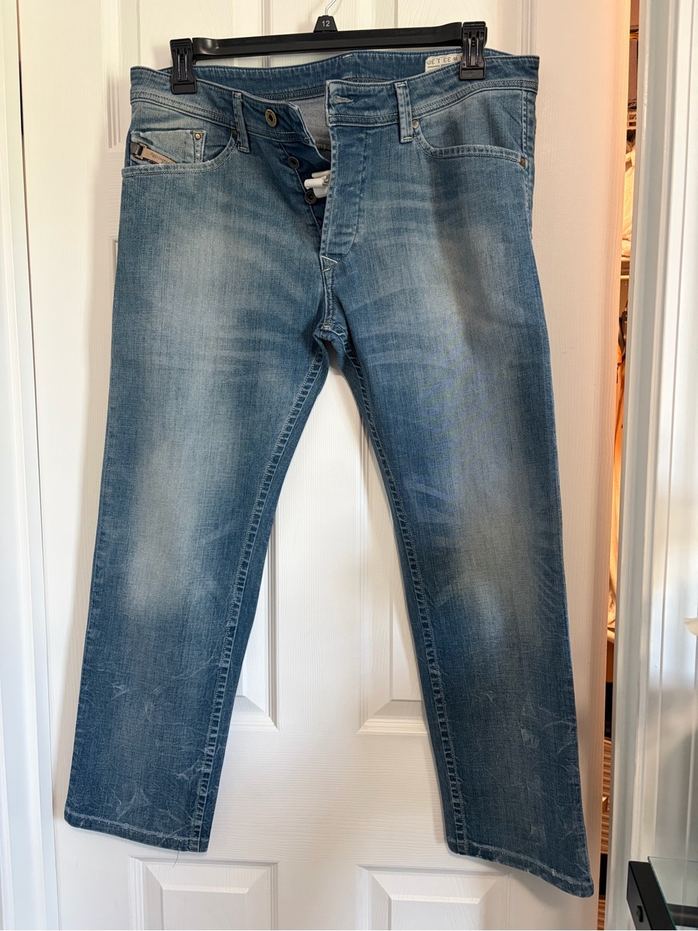 MEN'S DIESEL DARRON WASH O888D STRETCH DISTRESSED BLUE BUTTON FLY 34X27